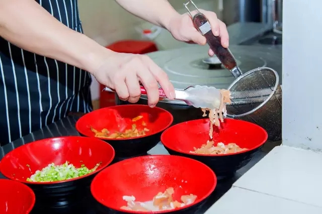 网站首页 教学管理 校园动态 03 【深德食堂】深德技工学校就餐环境